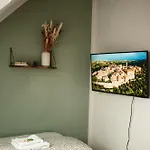 Zentrale & Frisch Renovierte Am Bahnhof Apartament *