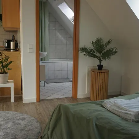 Zentrale & Frisch Renovierte Am Bahnhof *