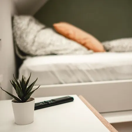 Zentrale & Frisch Renovierte Am Bahnhof Apartamento *