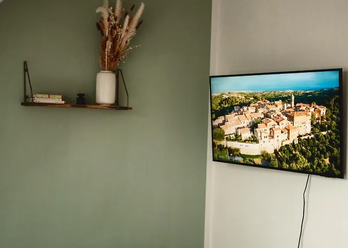 Zentrale & Frisch Renovierte Am Bahnhof Apartamento *