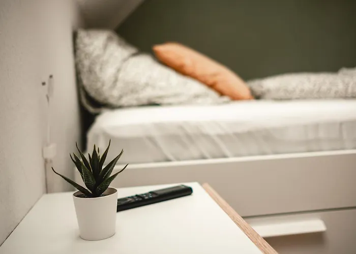 Zentrale & Frisch Renovierte Am Bahnhof Apartamento *